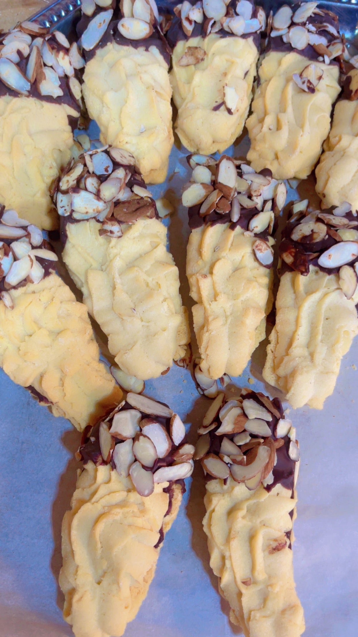 Almond cookies